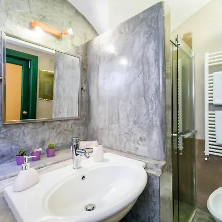 Lovingenoa Natural Light Apartment