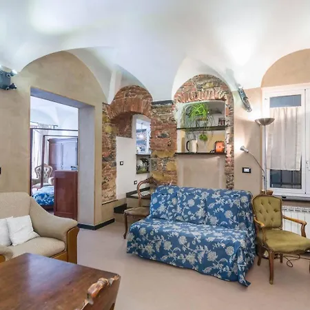 Lovingenoa Natural Light Apartment